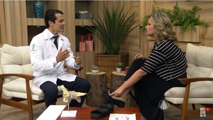 Dr. Felipe Antônio Pires com a apresentadora Maria Candida no programa Manha Leve